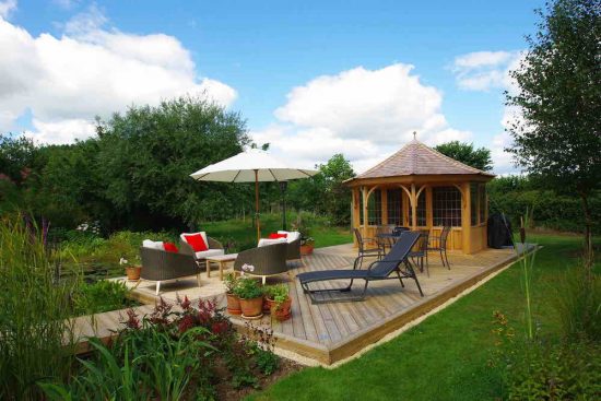 Eight Sided Summer house & Decking